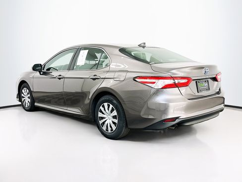 Used 2020 Toyota Camry LE image 5