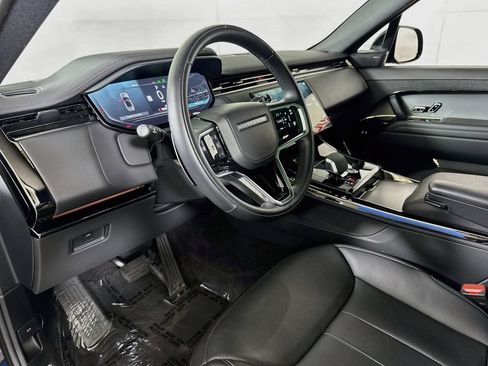 Used 2025 Land Rover Range Rover Sport SE AWD/4WD image 9
