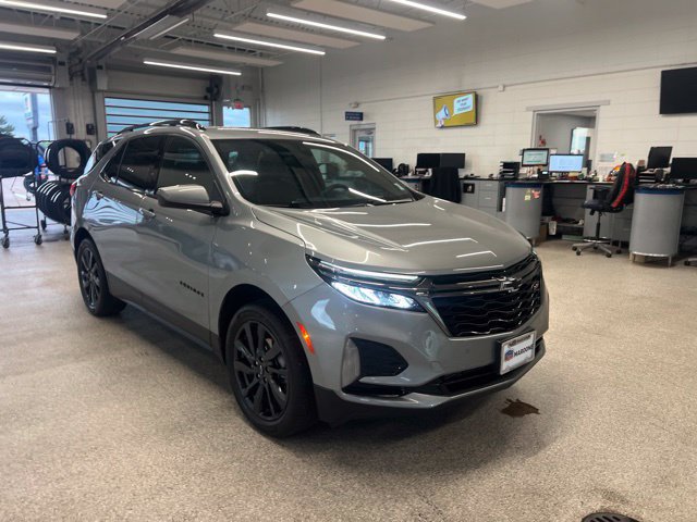 Used 2023 Chevrolet Equinox RS AWD/4WD image 3