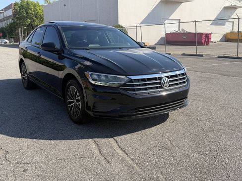 Used 2020 Volkswagen Jetta SE FWD image 3