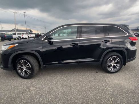 Used 2019 Toyota Highlander LE AWD/4WD image 5