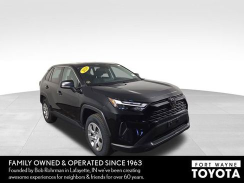 Used 2024 Toyota RAV4 LE AWD/4WD image 4