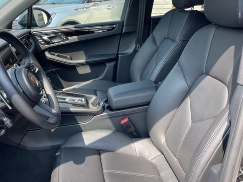 Used 2025 Porsche Macan AWD/4WD image 10
