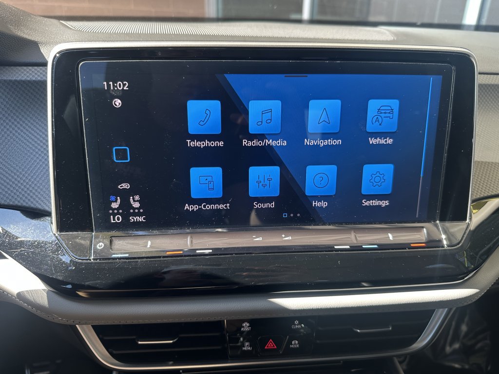 Used 2024 Volkswagen Atlas Peak Edition SE AWD/4WD image 28