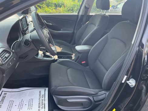 Used 2018 Hyundai Elantra GT FWD image 12