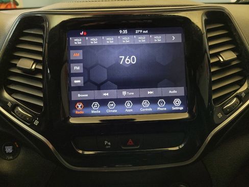 Used 2019 Jeep Cherokee Limited image 25