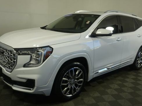Used 2022 GMC Terrain Denali w/ Denali Premium Package AWD/4WD image 7