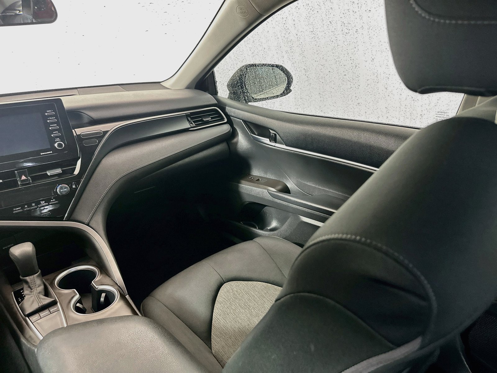 Used 2022 Toyota Camry LE FWD image 21
