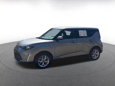 Used 2025 Kia Soul LX w/ LX Technology Package image 8