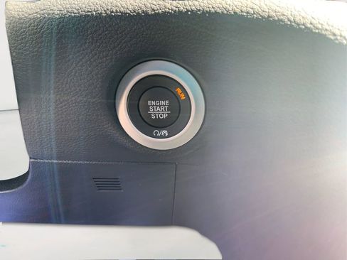 New 2026 Chrysler Pacifica Select image 24