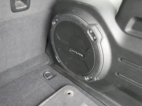 Used 2020 Jeep Wrangler Unlimited Sahara w/ Uconnect 4C Nav & Sound Group AWD/4WD image 4