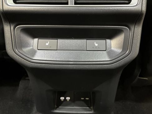 Used 2024 Volkswagen Atlas Cross Sport SEL Premium R-Line image 33