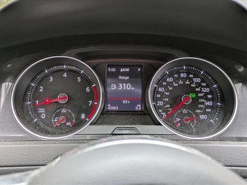 Used 2017 Volkswagen Golf S image 10