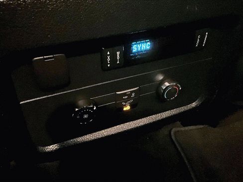 Used 2017 Ford Expedition XLT image 34