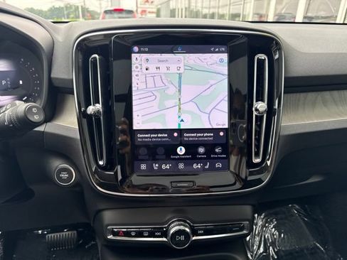 Certified 2025 Volvo XC40 B5 Plus AWD/4WD image 25
