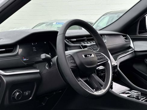 Used 2023 Jeep Grand Cherokee L Laredo image 7