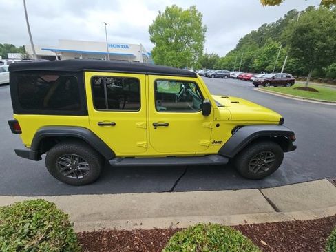 Used 2024 Jeep Wrangler Unlimited Sport AWD/4WD image 9