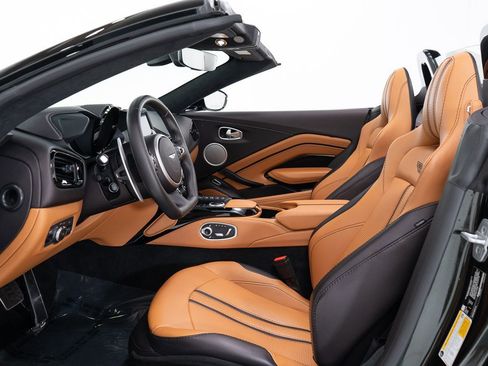 Used 2023 Aston Martin V8 Vantage Roadster image 22