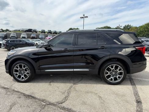 Used 2025 Ford Explorer Platinum w/ Ultimate Package AWD/4WD image 4
