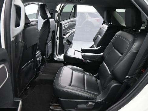 Certified 2021 Ford Explorer XLT image 17