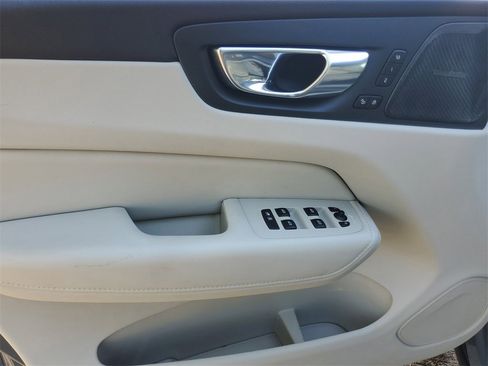 Certified 2023 Volvo XC60 B5 Ultimate w/ Protection Package Premier image 18