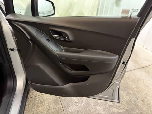 Used 2017 Chevrolet Trax LS FWD image 21