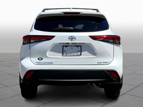 Used 2023 Toyota Highlander XLE AWD/4WD image 5