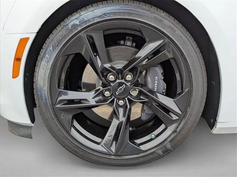 Used 2021 Chevrolet Camaro LT w/ RS Package image 9