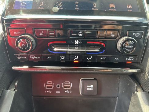 Used 2024 Jeep Grand Cherokee Limited w/ Black Appearance Package image 42