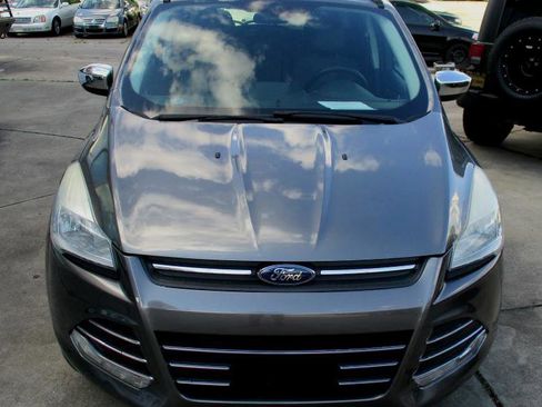 Used 2014 Ford Escape SE w/ SE Chrome Package image 3