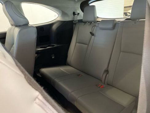 Used 2023 Toyota Highlander XLE image 14