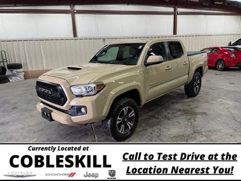 Used 2017 Toyota Tacoma 4x4 Double Cab image 9