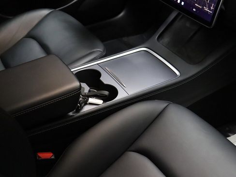 Used 2022 Tesla Model 3 Standard Range image 62