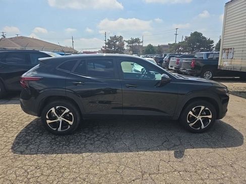 Used 2024 Chevrolet Trax RS w/ Driver Confidence Package FWD image 4