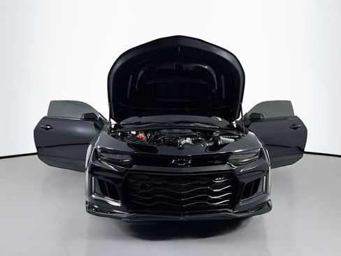 Used 2018 Chevrolet Camaro ZL1 RWD image 32