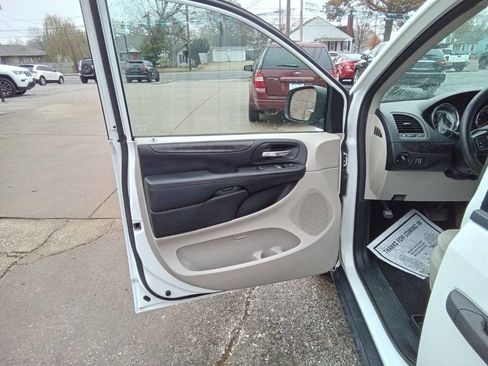 Used 2015 Dodge Grand Caravan American Value Package image 14