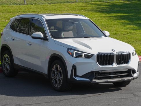 Used 2023 BMW X1 xDrive28i w/ Convenience Package AWD/4WD image 2