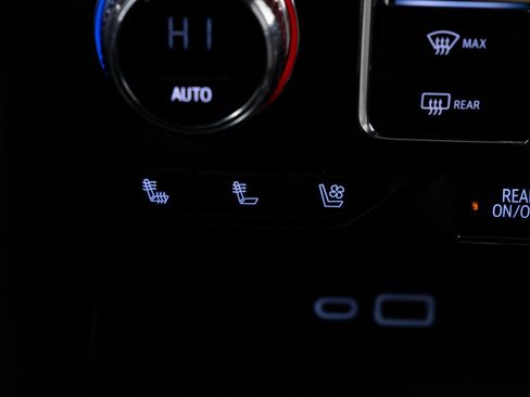 Used 2021 GMC Yukon SLT w/ SLT Premium Package image 14