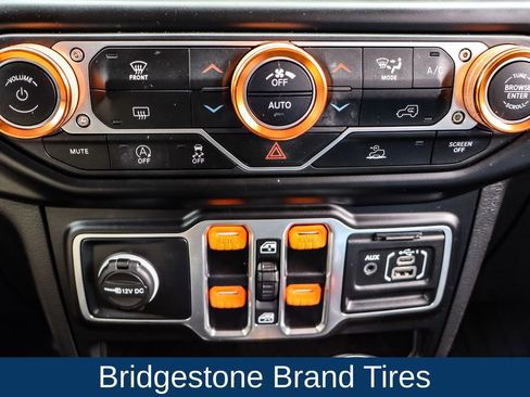 Used 2022 Jeep Wrangler Unlimited Sahara image 32