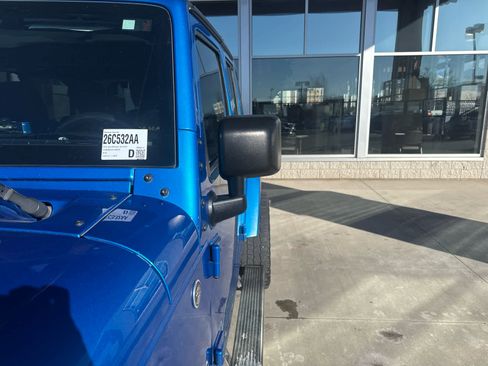 Used 2015 Jeep Wrangler Unlimited Sahara image 11