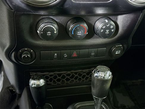 Used 2016 Jeep Wrangler Unlimited Sahara image 6