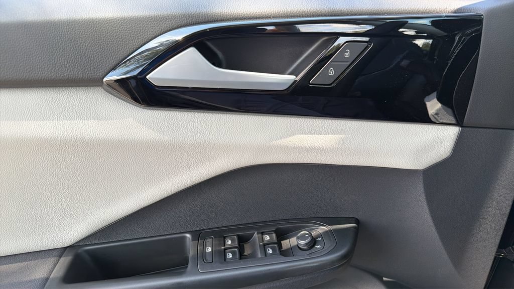 New 2026 Volkswagen Taos S FWD image 21