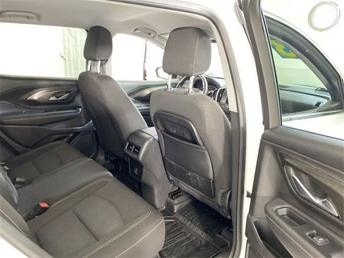 Used 2023 GMC Terrain SLE w/ Driver Convenience Package image 32