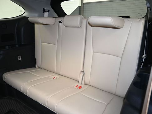Used 2022 Toyota Highlander Platinum FWD image 25