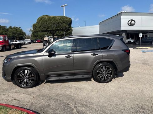 Used 2024 Lexus LX 600 4WD w/ Appearance Package image 2