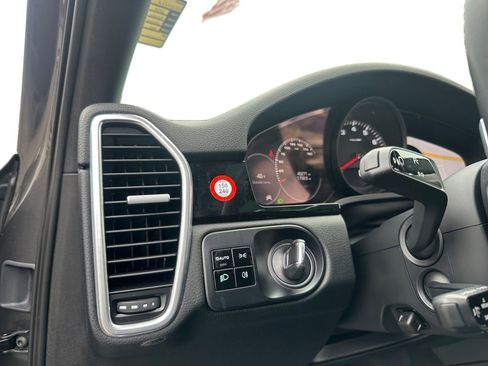 Used 2020 Porsche Cayenne S image 13