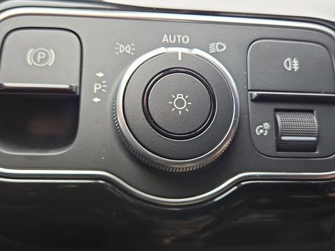 Used 2023 Mercedes-Benz CLA 250 4MATIC image 21