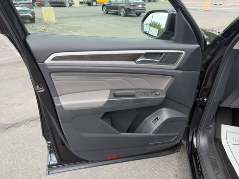 Used 2022 Volkswagen Atlas SE w/ Panoramic Sunroof Package AWD/4WD image 12