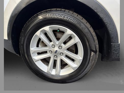 Used 2015 Ford Explorer XLT w/ Equipment Group 201A FWD image 23