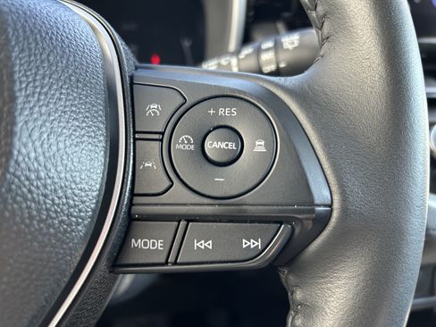 Certified 2025 Toyota Corolla Cross XLE FWD image 22